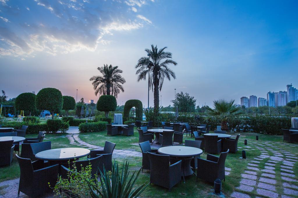New Park Hotel Кувейт Экстерьер фото