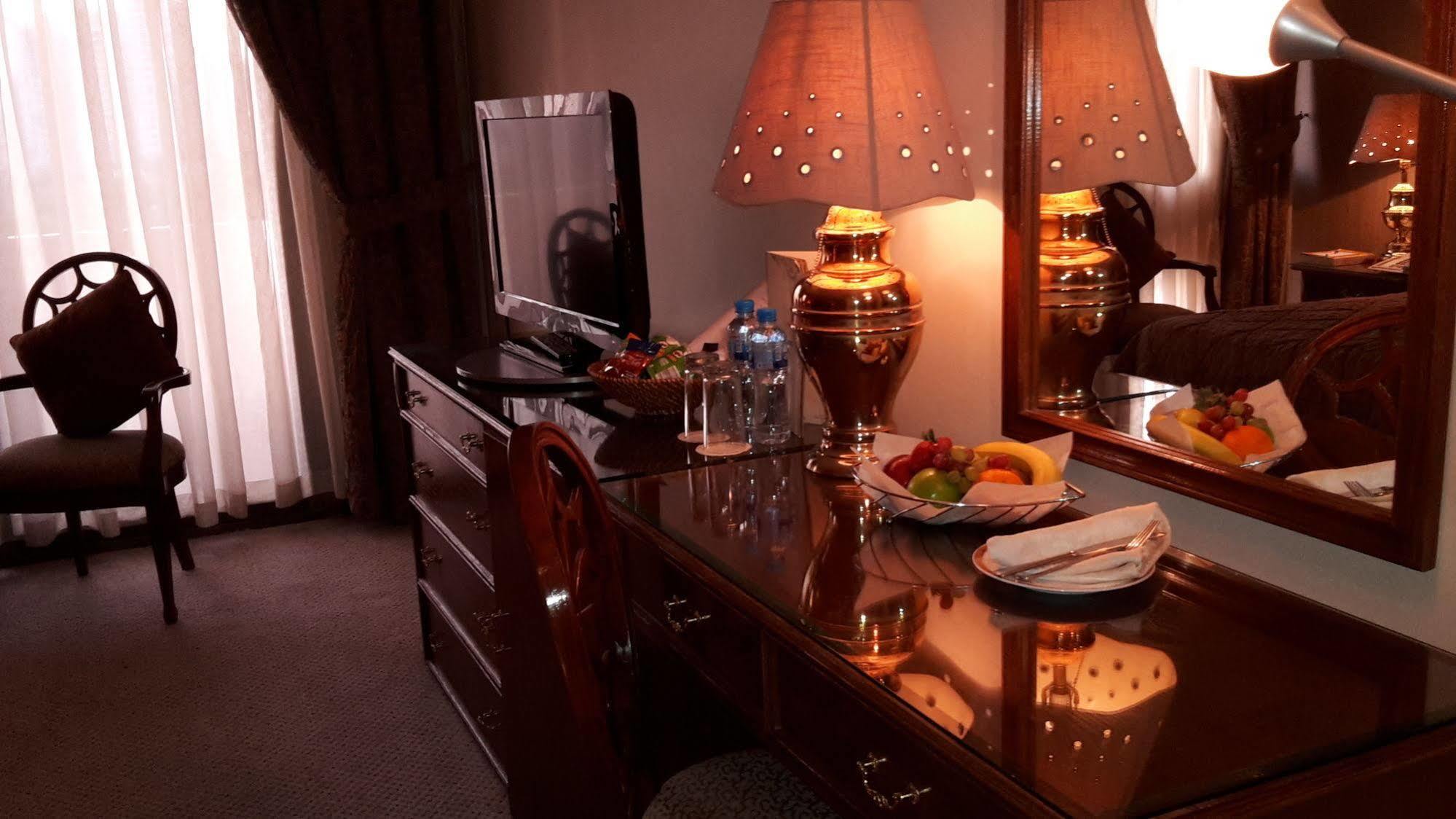 New Park Hotel Кувейт Экстерьер фото