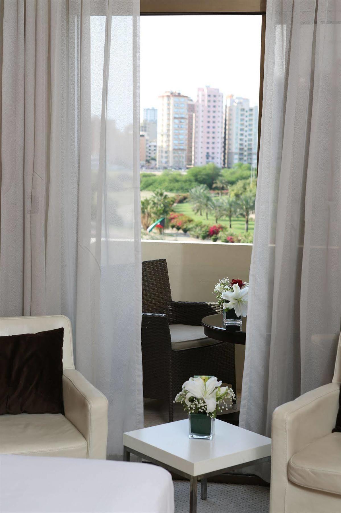 New Park Hotel Кувейт Экстерьер фото