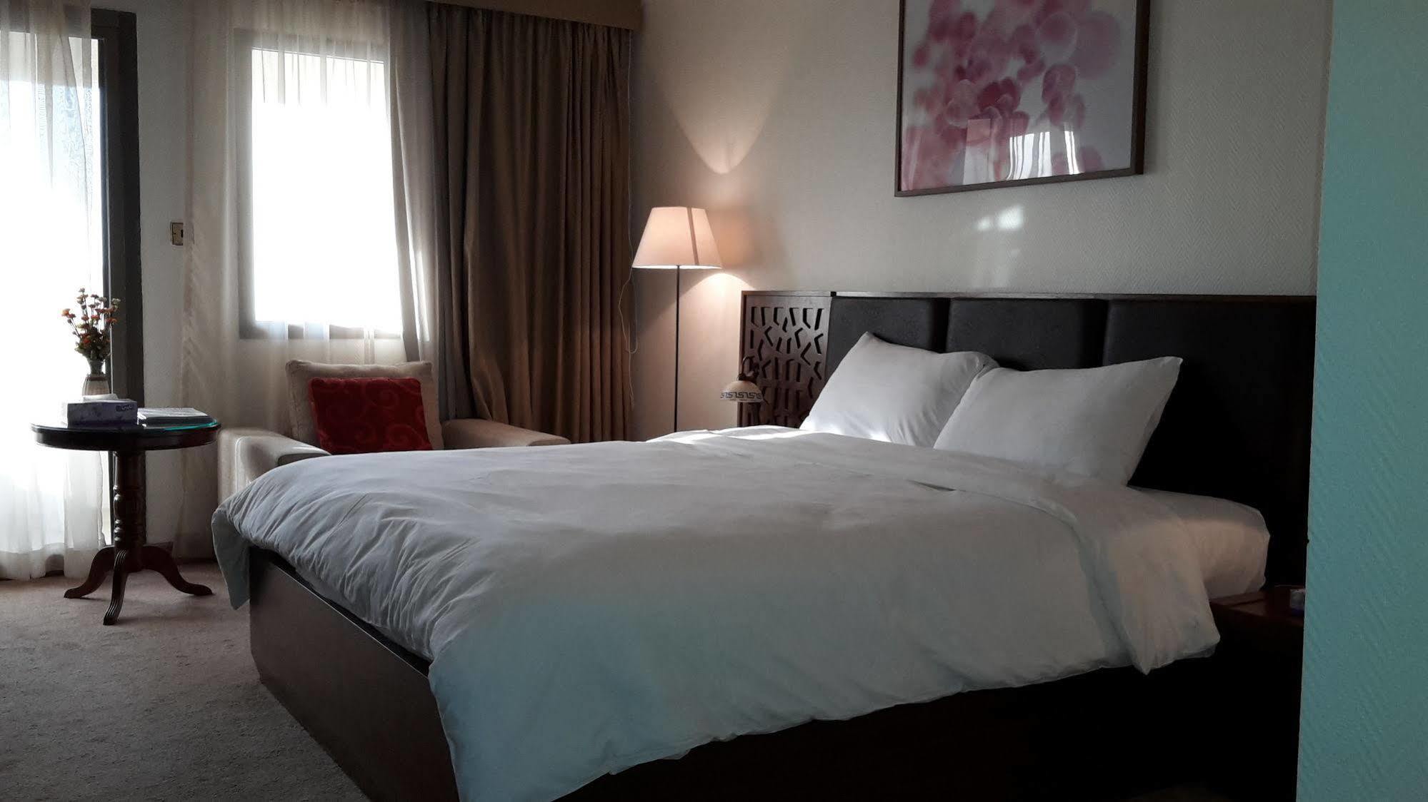 New Park Hotel Кувейт Экстерьер фото