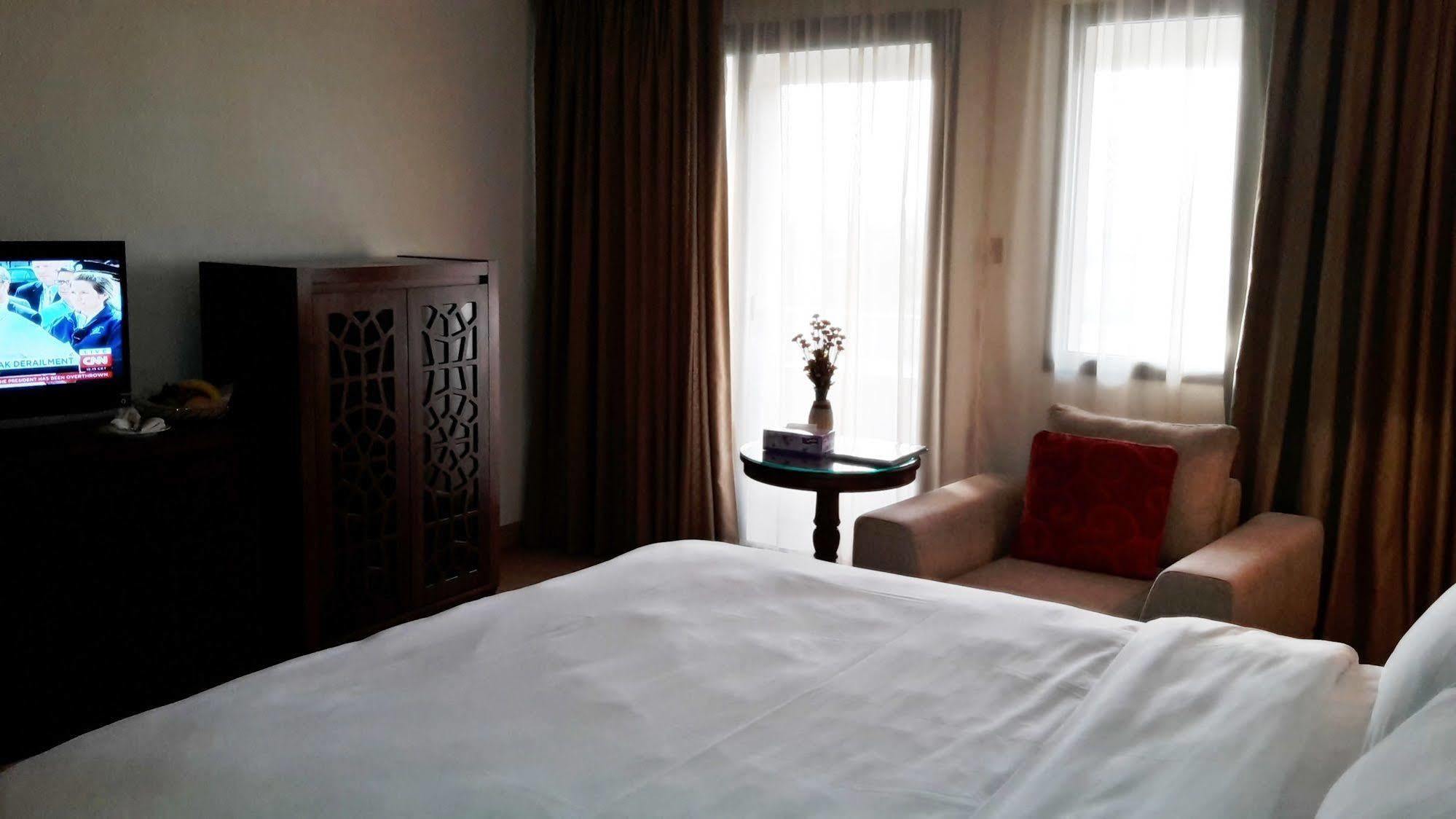 New Park Hotel Кувейт Экстерьер фото