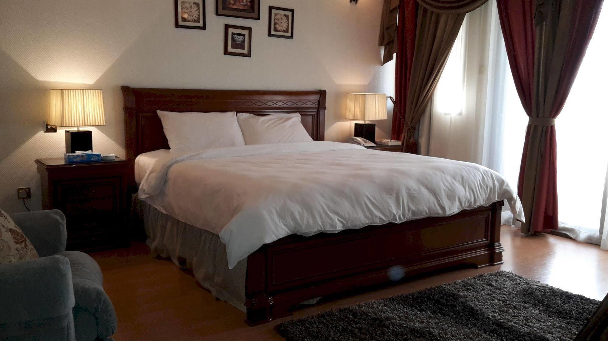 New Park Hotel Кувейт Экстерьер фото